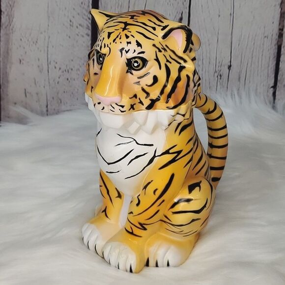 Collectible 3D Tiger Plastic Mug Cup Ringling Bros Barnum & Bailey Circus 8" - Picture 1 of 13